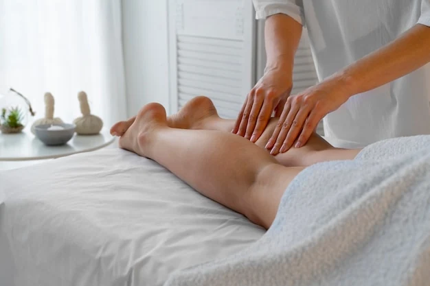 Evde derin doku masajı seçerken: mobil, VIP ve randevu güvenliği 1 Evde derin doku masajı uygulamasını temsil eden görsel