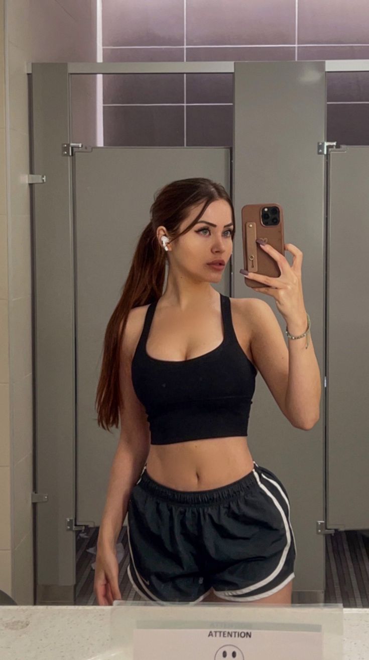 Küçükyalı’da Mobil Masaj Randevusu: Yelena Profil Bilgileri 2 Küçükyalı Maltepe masöz profili